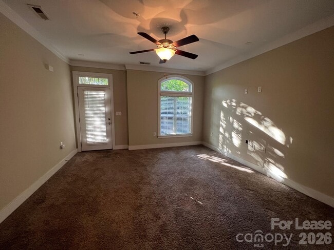 Foto del edificio - 227 Harbour Pl Dr