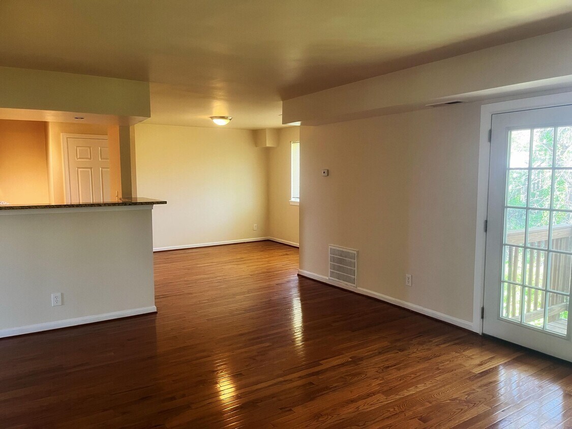7514 Hawthorne St, Hyattsville, MD 20785 Condo for Rent in