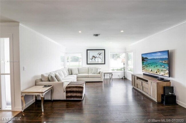 Foto del edificio - 6 br, 3 bath House - 8370 SW 88th St #0