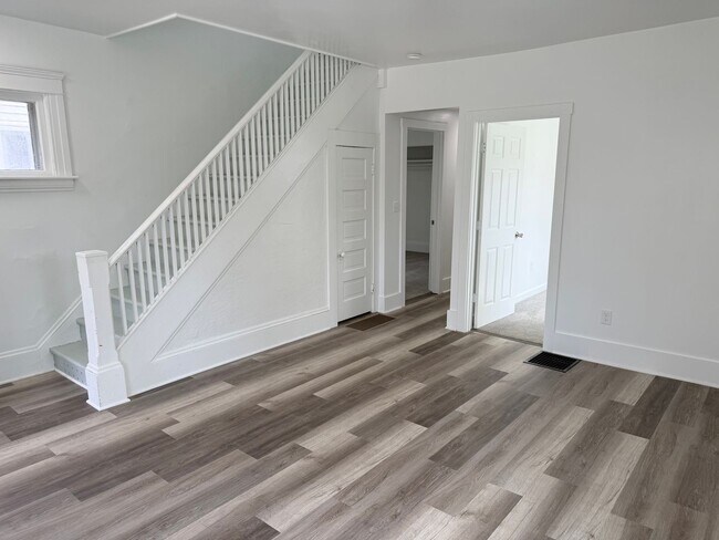 Foto del edificio - 1701 E Ganson St