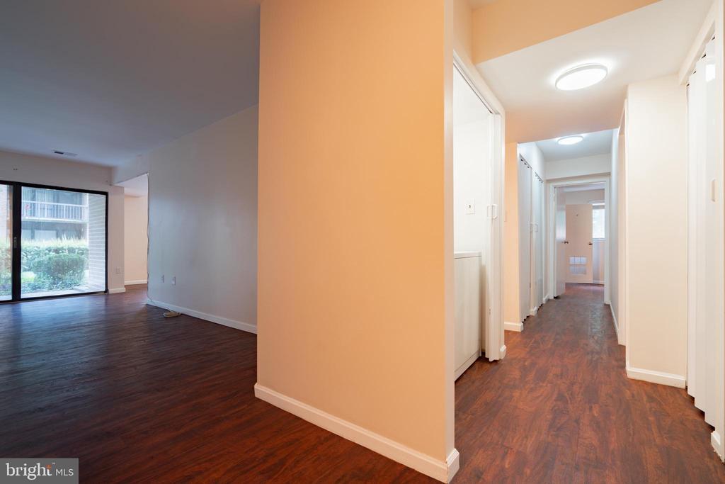 Primary Photo - 9700 Kingsbridge Dr