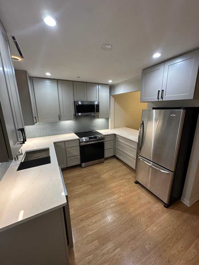 kitchen - 12 Holly Downs Ct NW