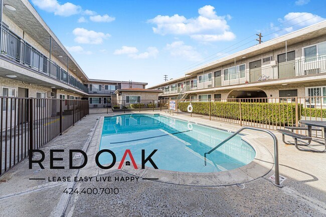 Foto del edificio - 8040 Reseda Blvd