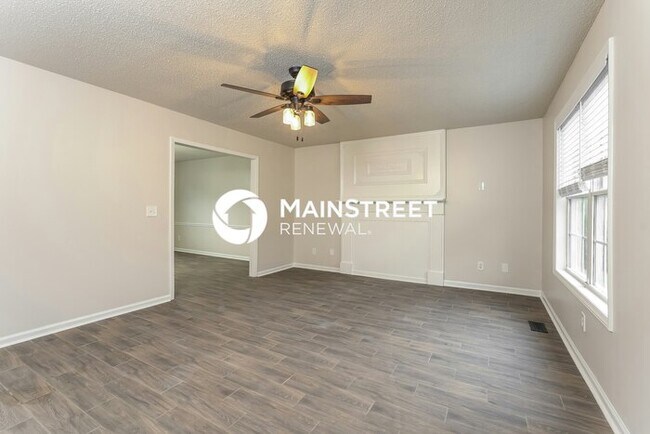 Foto del edificio - 3 Bedroom Pet-Friendly Home in WINSTON SAL...