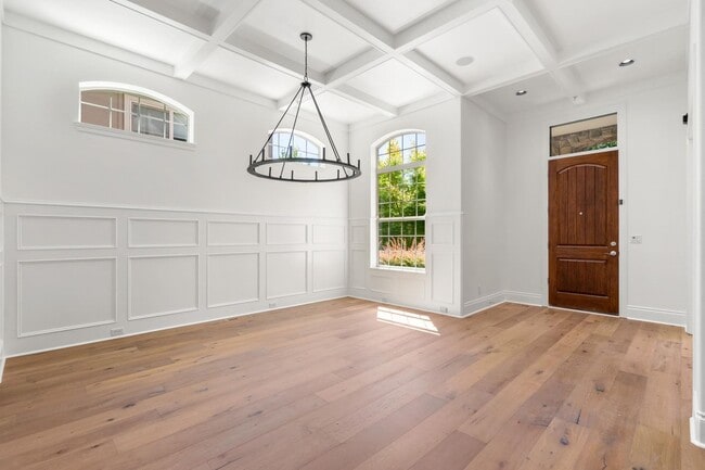 Building Photo - Gorgeous 5 Bedroom | 4 Bath Single Family Home | Arbor Heights Community | Highly Desirable North...