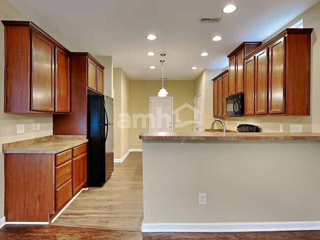 Foto del edificio - 3211 Whispernut Ln