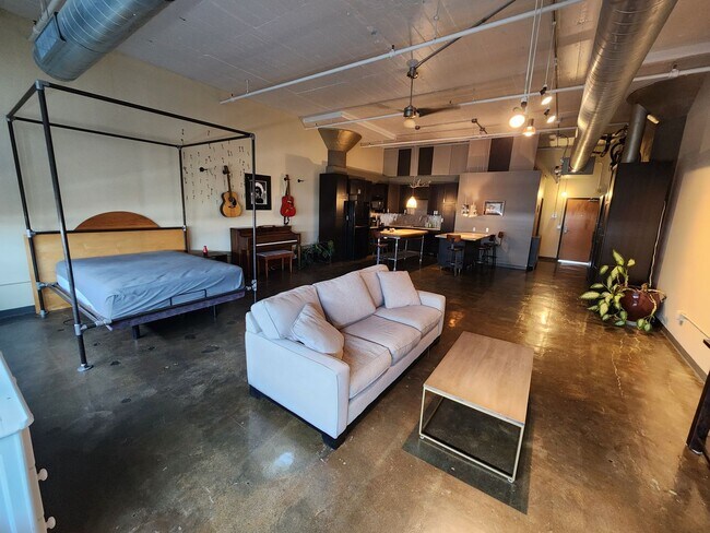 Foto del edificio - Downtown Saint Paul DREAM Loft-  Close to work, coffee, bars, restaurants, and light rail