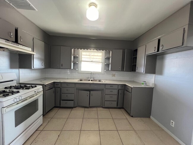 Foto del edificio - 20649 E American Ave