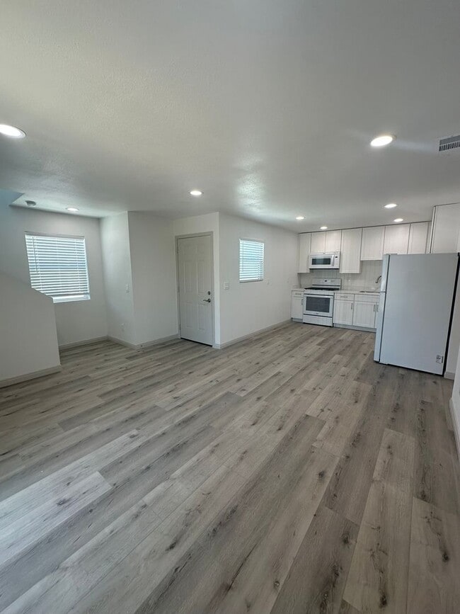 Building Photo - 202-204 Calla Avenue