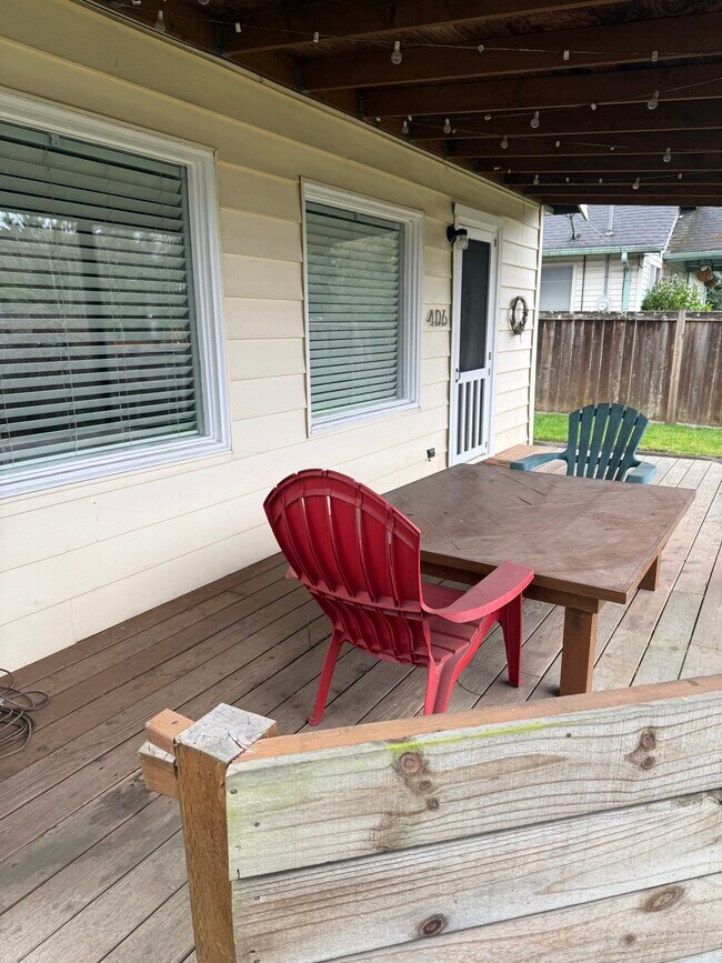 Foto del edificio - 406 E 43rd St