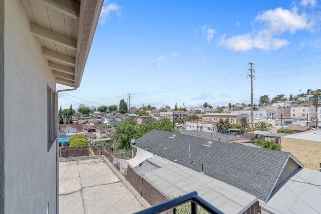 Building Photo - 945 N Ditman Ave