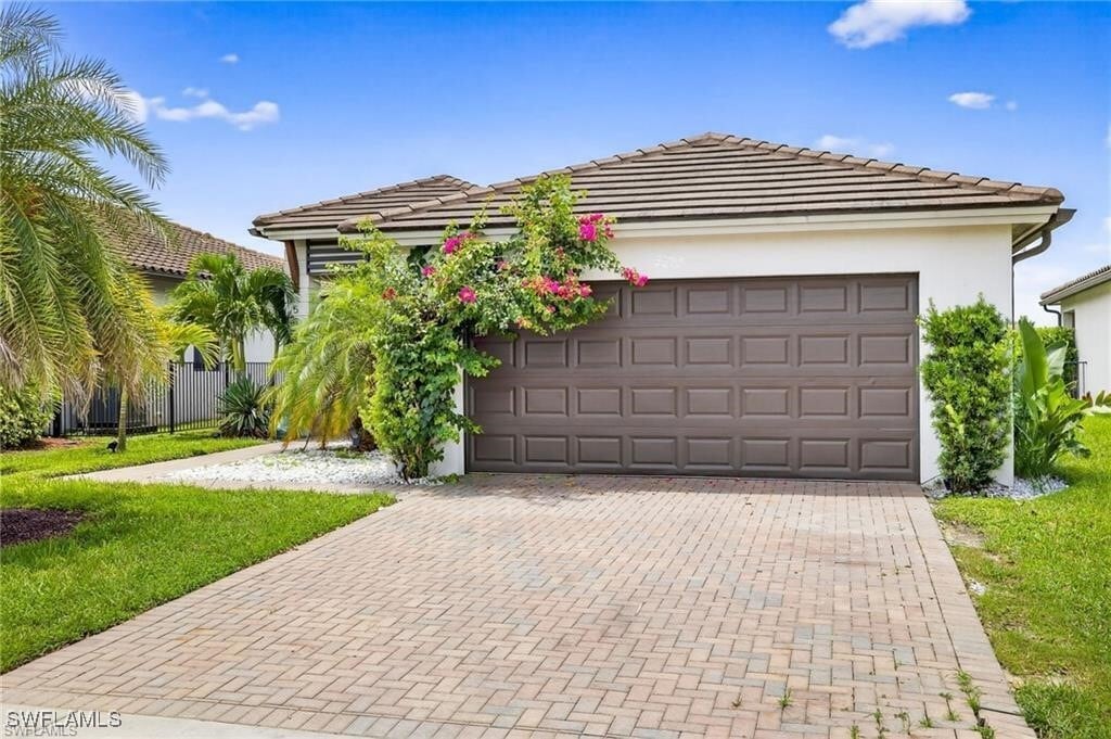 Primary Photo - 5072 Arancia Ln