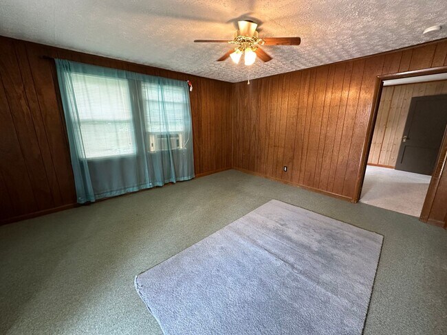Building Photo - Apartment located in Evington close to 29 ...