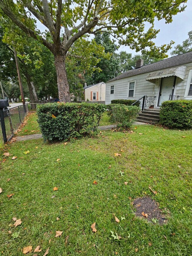 Foto del edificio - Discover Your New Everyday Haven in Hanahan!