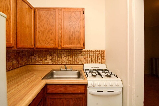 Foto del edificio - 716 W Belmont Ave