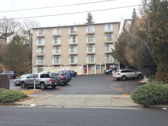 Estacionamiento incluido - REANEY PARK APTS