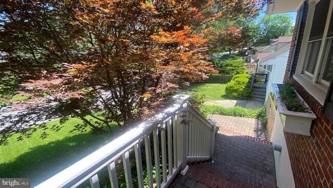 Foto del edificio - 417 W Maple Rd