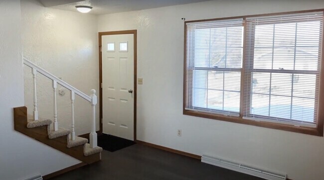 Foto del edificio - 732 Crestview Dr