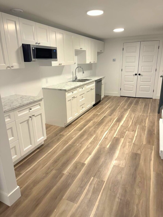 Building Photo - 2 Bedroom 1 Bathroom Apartment