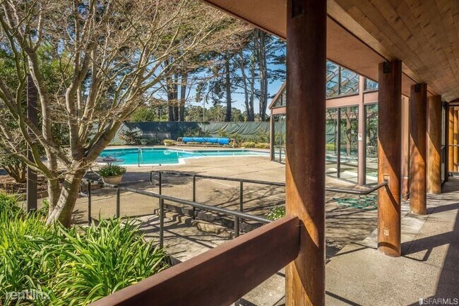Foto del edificio - 208 N Lake Merced Hills