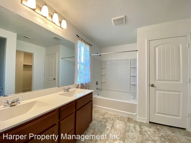 Foto del edificio - 3 br, 2.5 bath House - 9817 Overlook Acres