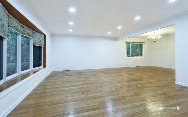 Building Photo - 605 W Gilbert Rd
