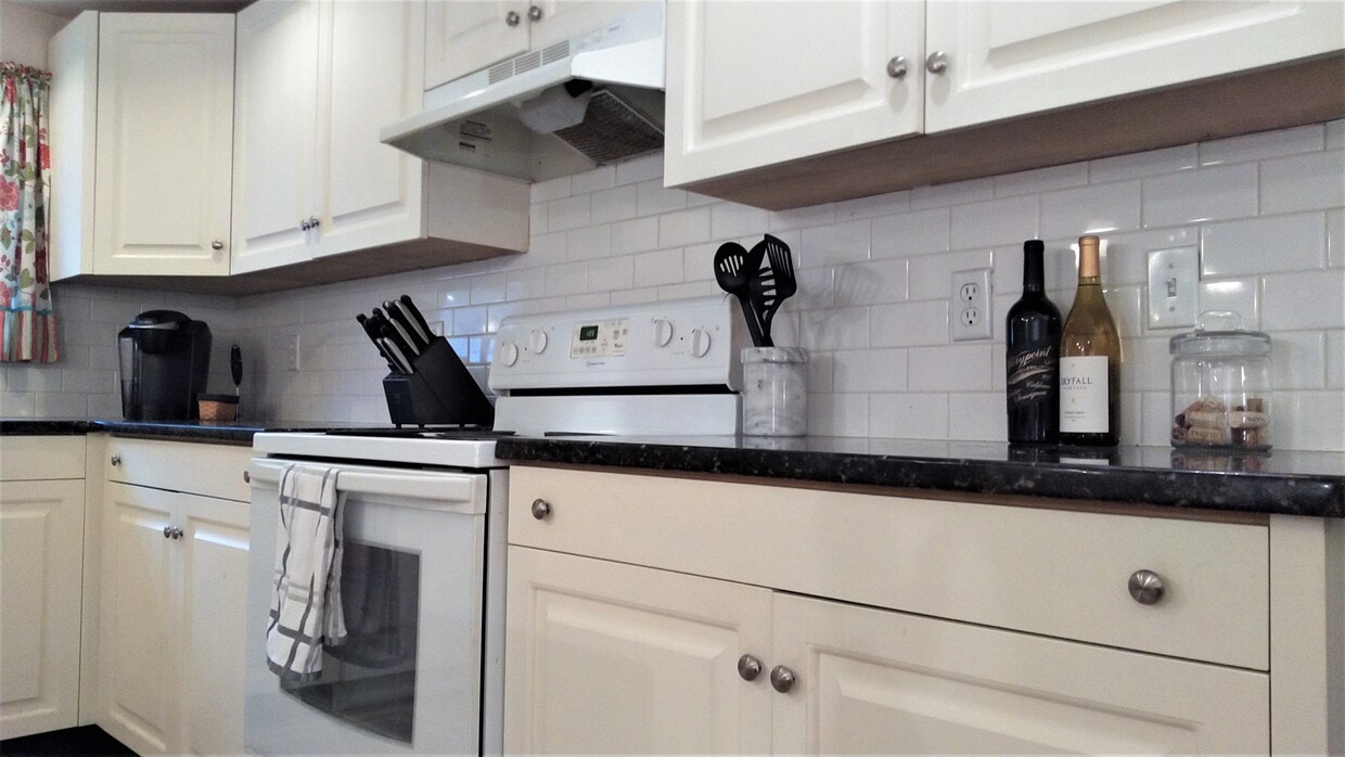 Kitchen - 237 Pine Lake Dr
