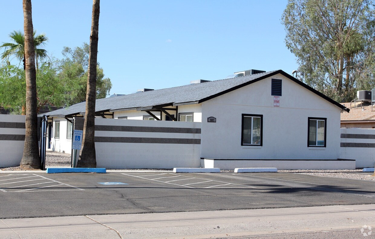 Building Photo - 907 & 911 E. Turney