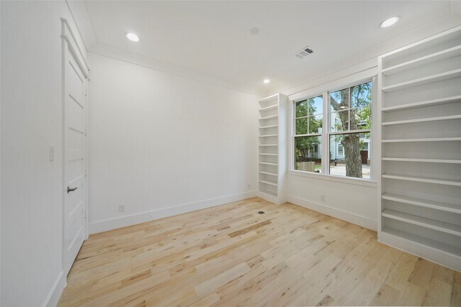 Foto del edificio - 914 Waverly St