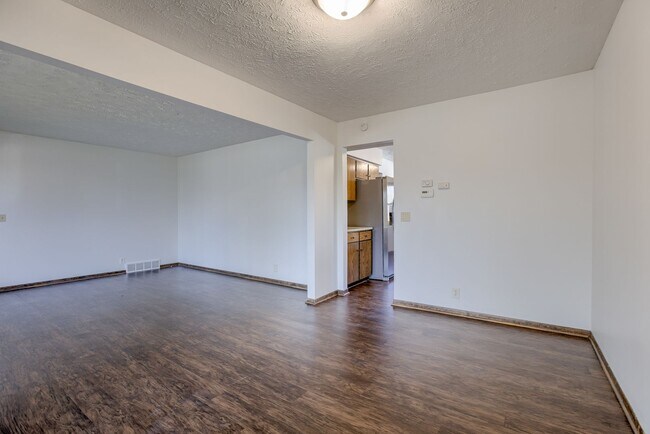 Foto del edificio - Spacious 4 Bedroom in Bellevue!!