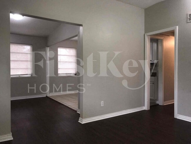 Foto del edificio - 2706 Lorna Rd