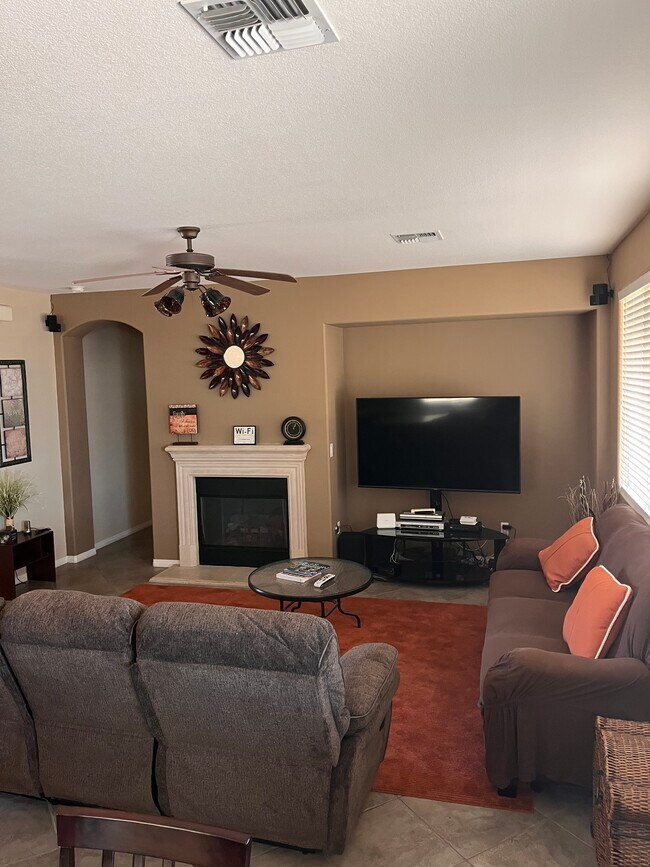 Foto del edificio - 1740 Greenfield Dr