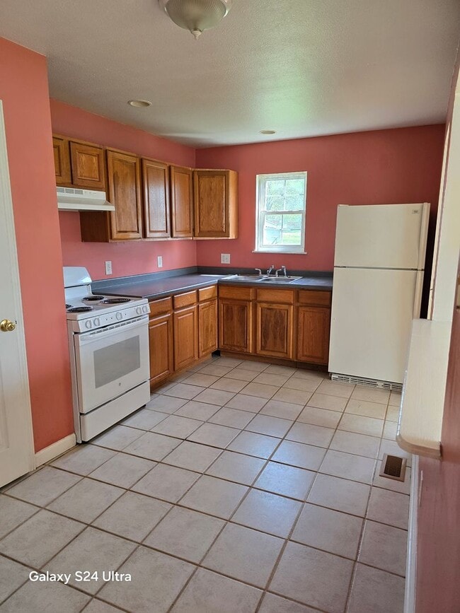 Building Photo - Very Nice 2BD/1BA
