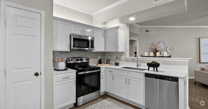 Building Photo - 558 Kingwood Dr