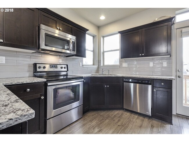 Building Photo - Wonderful 3 Bedroom + 2.5 Bath Townhome in...