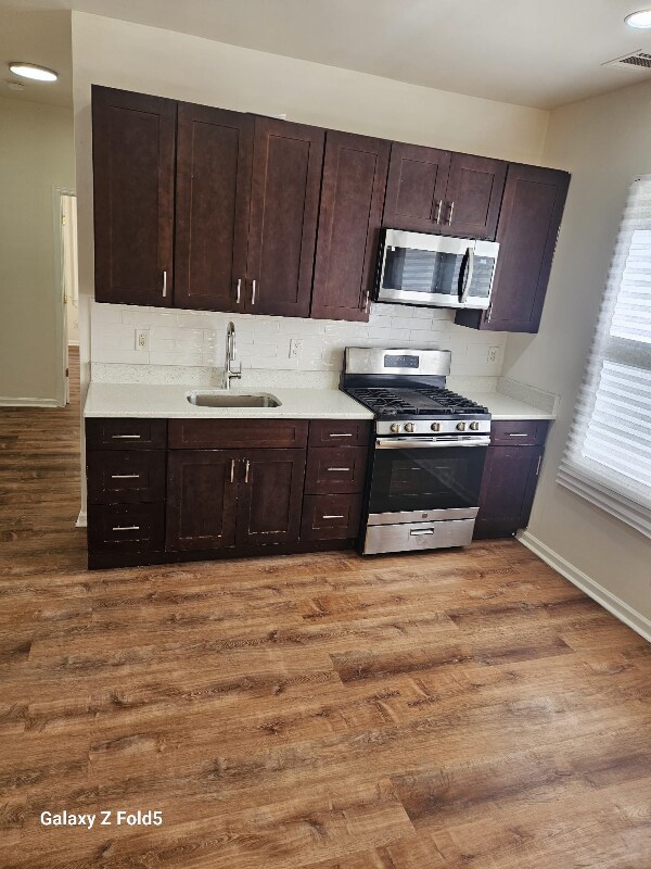 Foto principal - 426 Leslie St