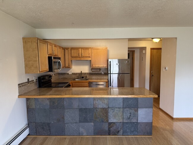 Building Photo - 1033 Straight Creek Dr