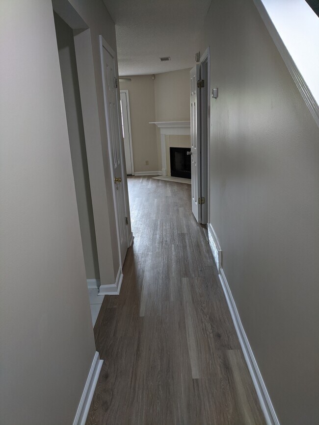 Foto del edificio - 7746 Shadowland Dr