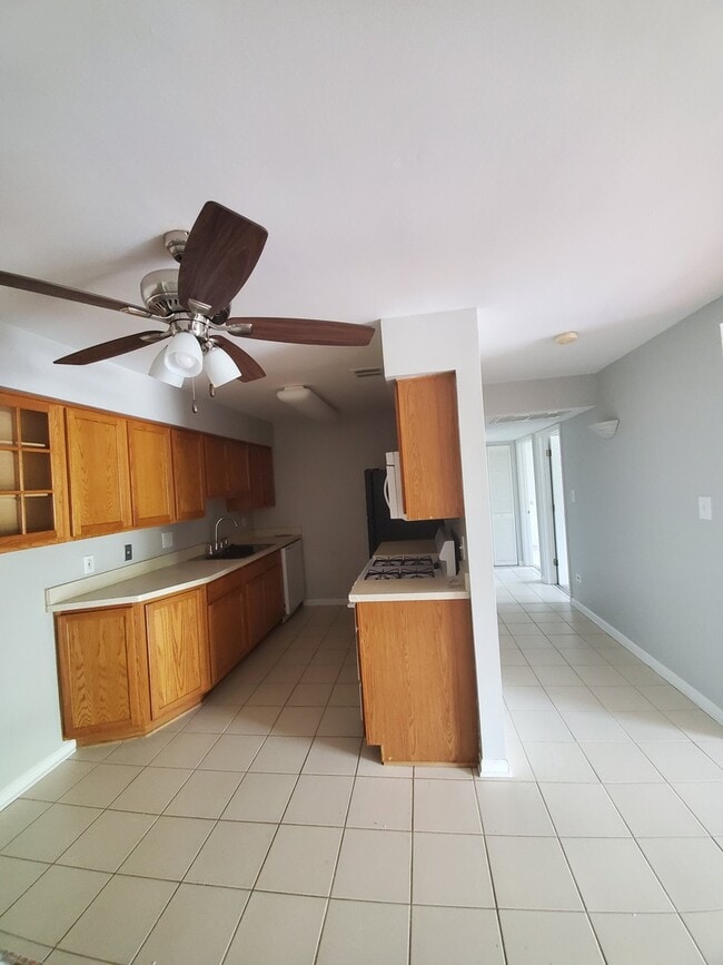 Foto del edificio - 1625 N Windsor Dr