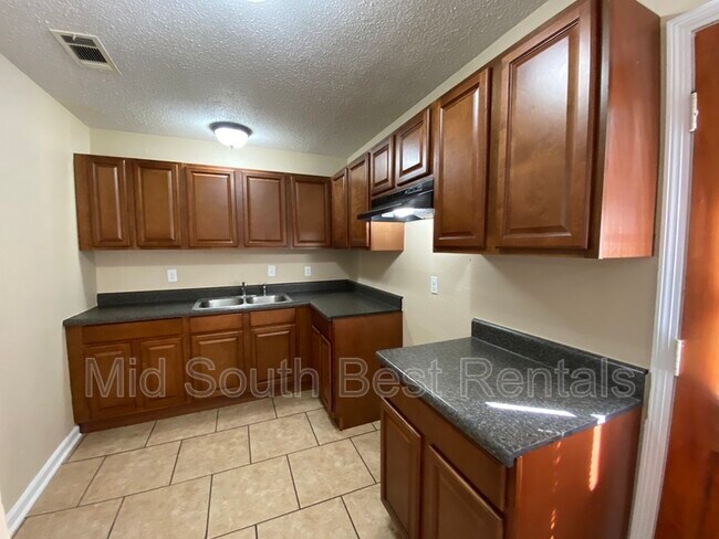 Building Photo - 3252 Ardmore St