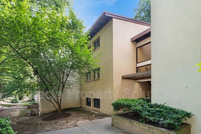Foto del edificio - 5707 Harpers Farm Rd