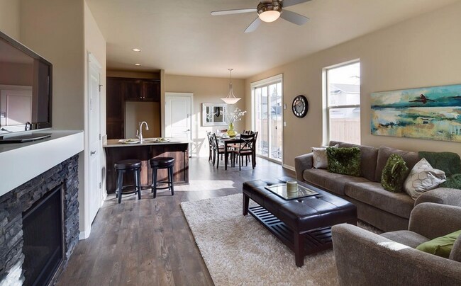 Foto del edificio - Stunning 3 Bed Home - Fenced Yard, Community Amenities & Pool!