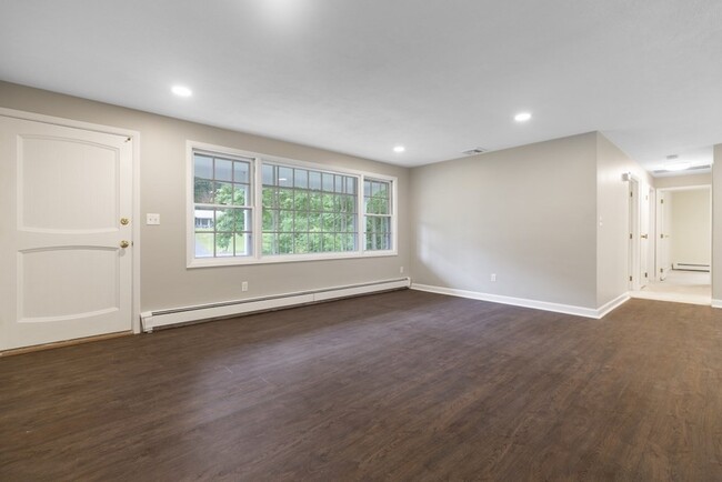 Foto del edificio - 24 Juniper Ln