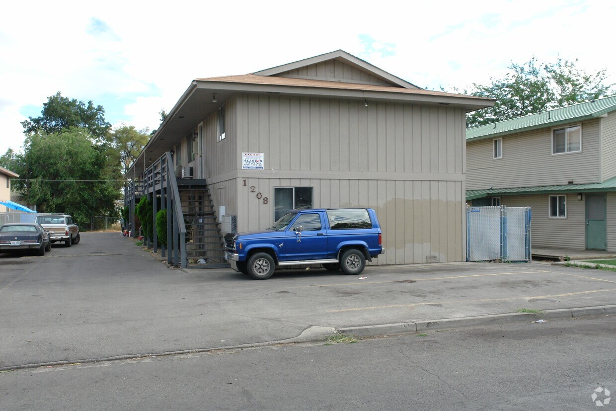 Building Photo - 1208 Willow St