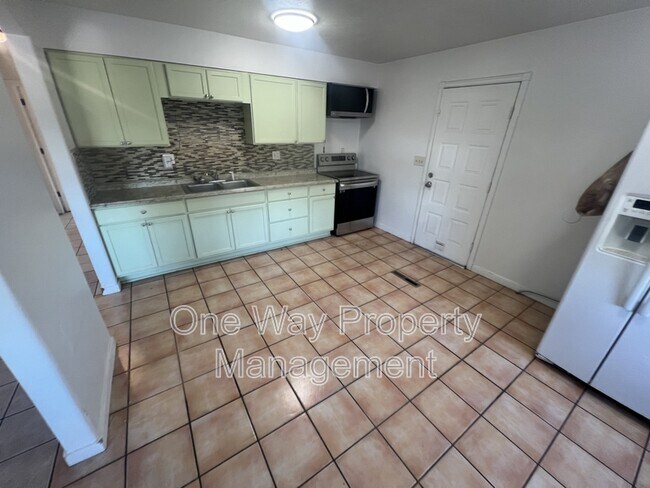 Building Photo - 1114 Longview Dr