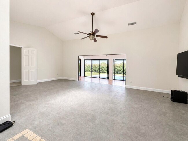 Building Photo - 2537 Kings Lake Blvd