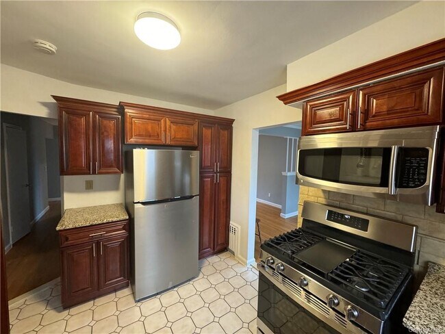 Foto del edificio - 677 Kimball Ave