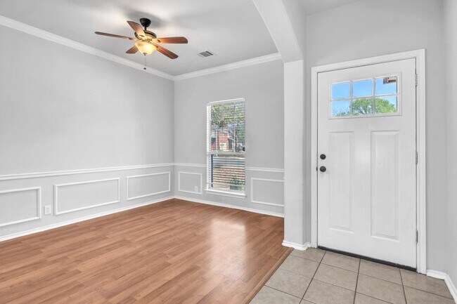 Foto del edificio - 343 Willow Grove Dr