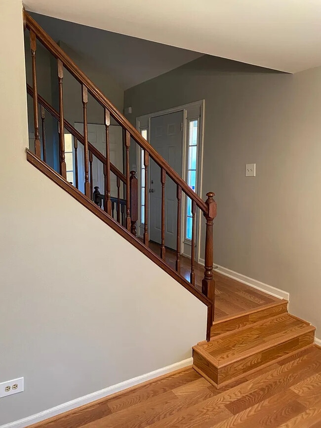 Building Photo - 2630 College Hill Cir