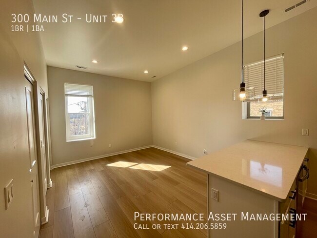 Building Photo - Darling Downtown Racine 1br loft